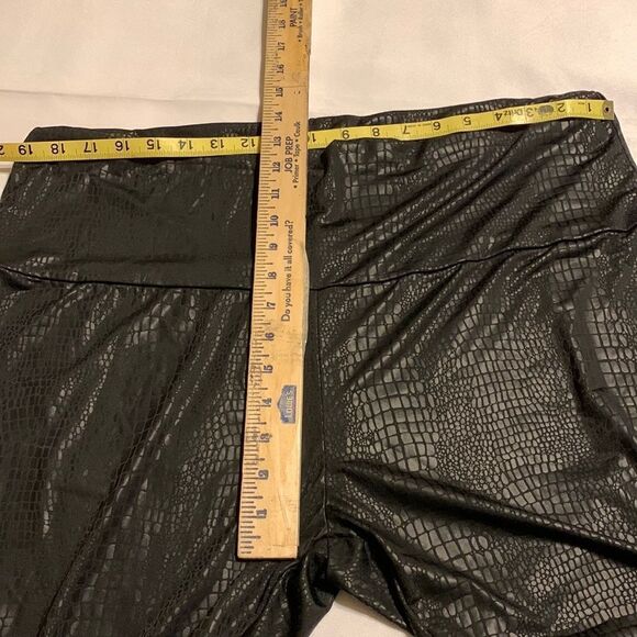 SHEIN size 4XL curve reptile print very soft and silky feeling - Picture 3 of 8